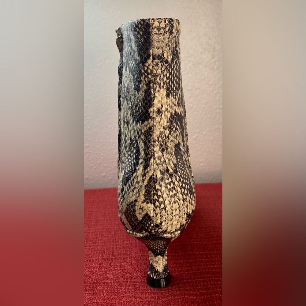 NWT…MARC FISHER… WOMENS SNAKE PRINT BOOTS - Picture 6 of 12